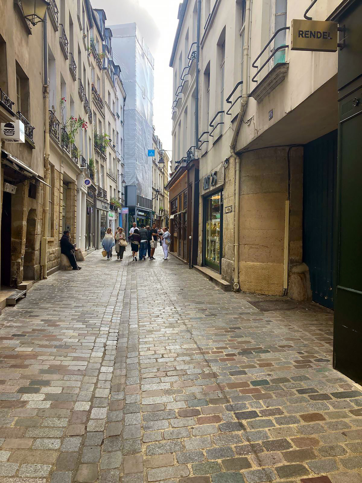 Chocolate, sweet treats and perfumes in the Marais - Image 3