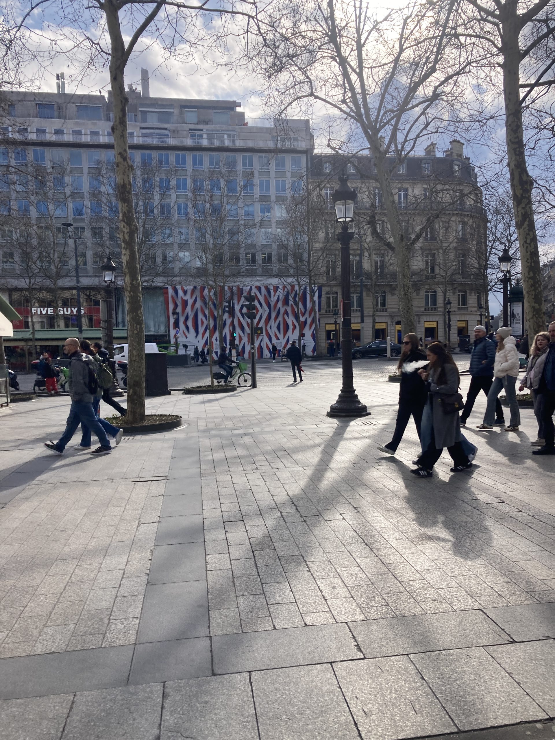 Read more about the article Aux Champs Elysées!! Aux Champs Elysées!!